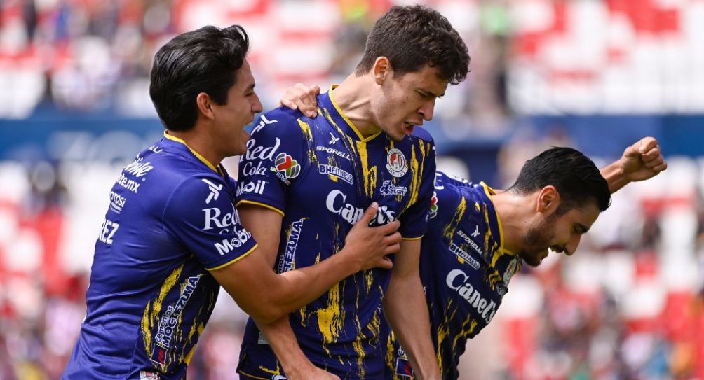 Jugadores del Atlético de San Luis festejando un gol