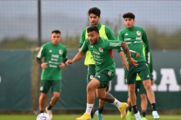 Alexis Vega en entrenamiento con el Tri