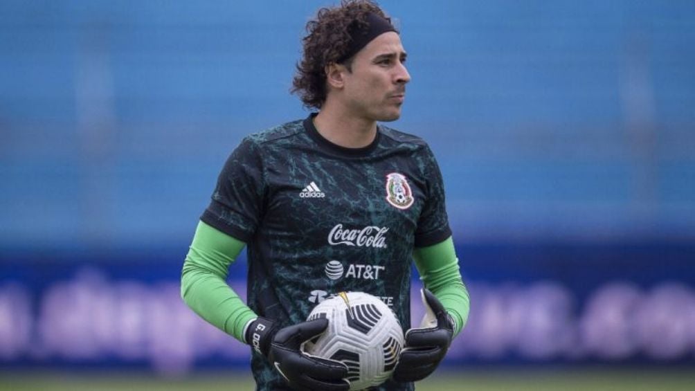 Ochoa en entrenamiento con la Selección