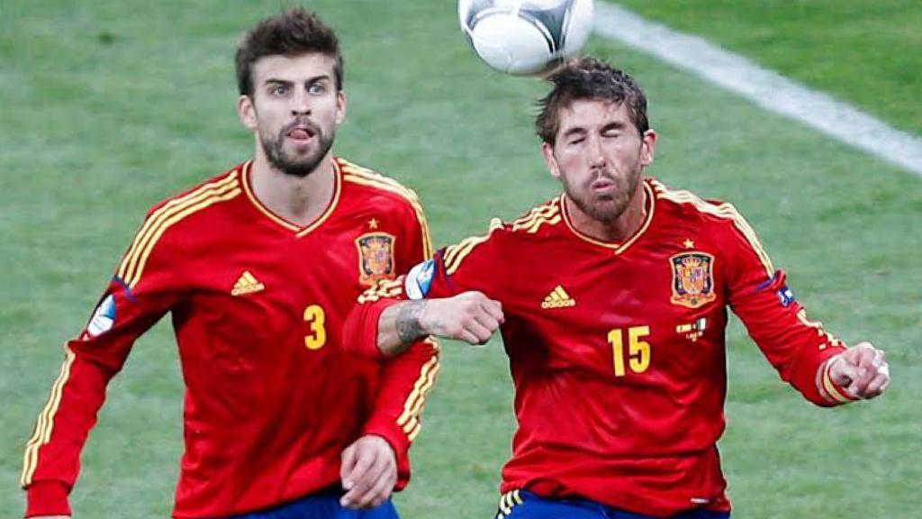 Piqué y Ramos en un partido con España 