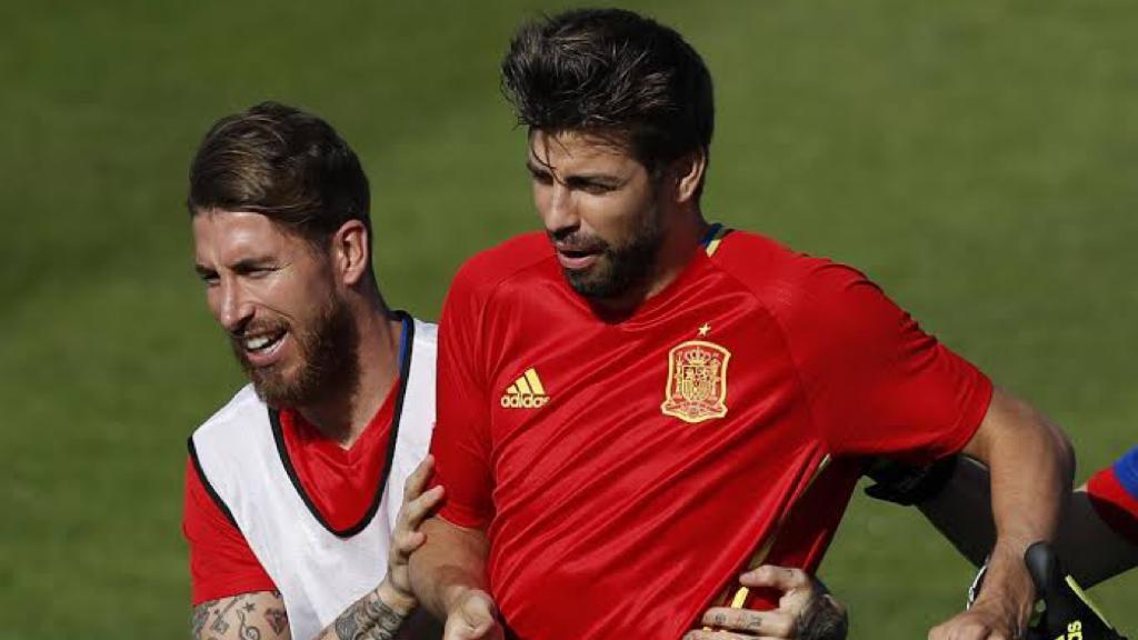 Ramos y Piqué en el entrenamiento de España 