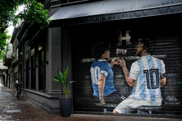 Mural de Messi y Maradona en Buenos Aires, Argentina