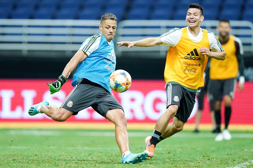 Chicharito entrenando con la Selección Mexicana