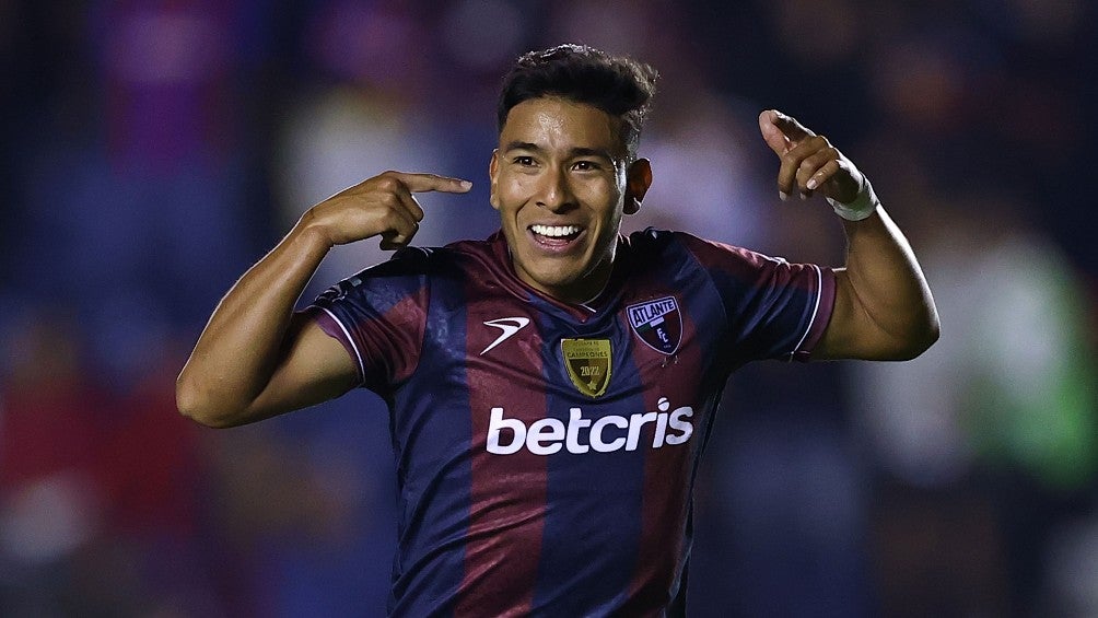 Jonathan Martínez celebra con el Atlante