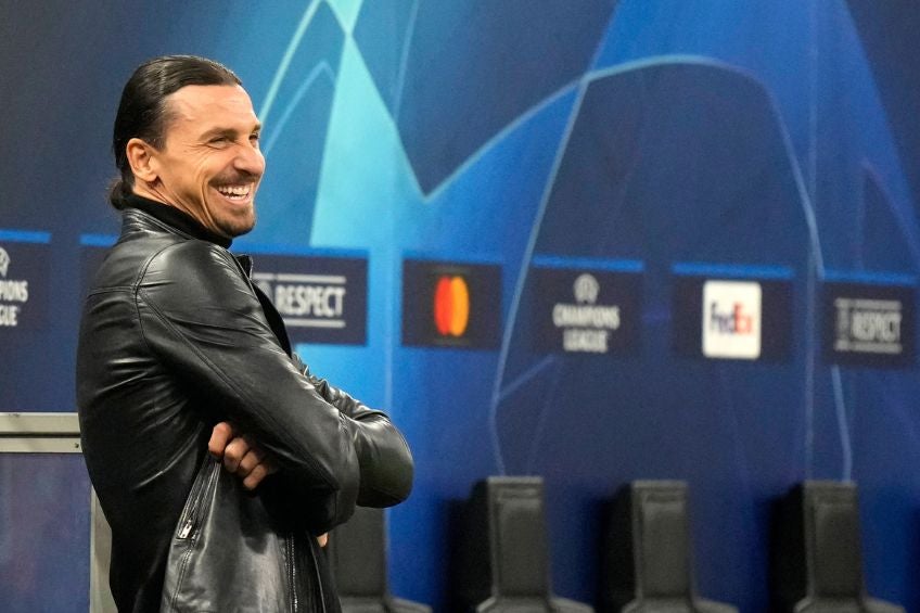 Zlatan Ibrahimovic presenciando un partido del AC Milan