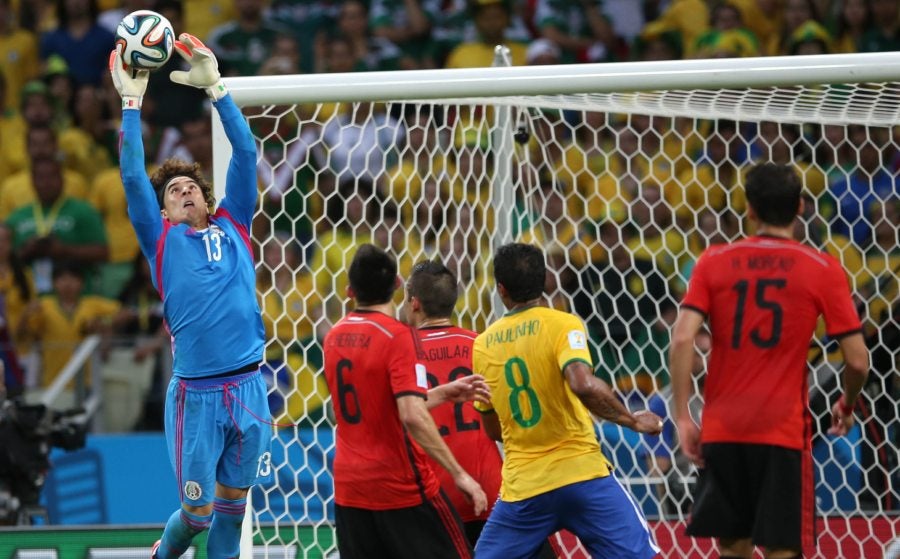 Ochoa fue clave en el empate sin goles ante Brasil en 2014