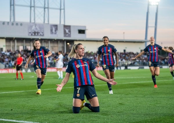 Barcelona celebra frente a Real Madrid en el Clásico femenil