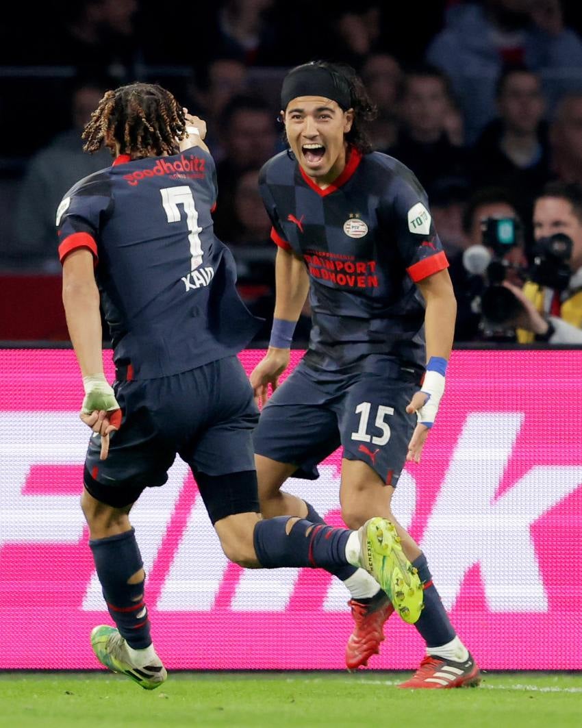 Erick Gutiérrez celebrando su gol