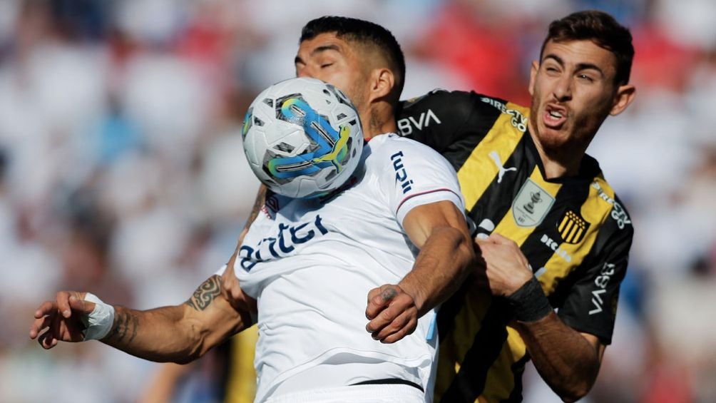 Suárez ante Peñarol