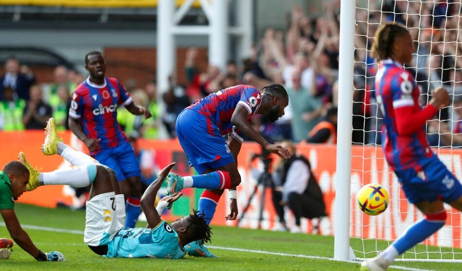 Odsonne Edouard del Crystal Palace anota ante el Southampton