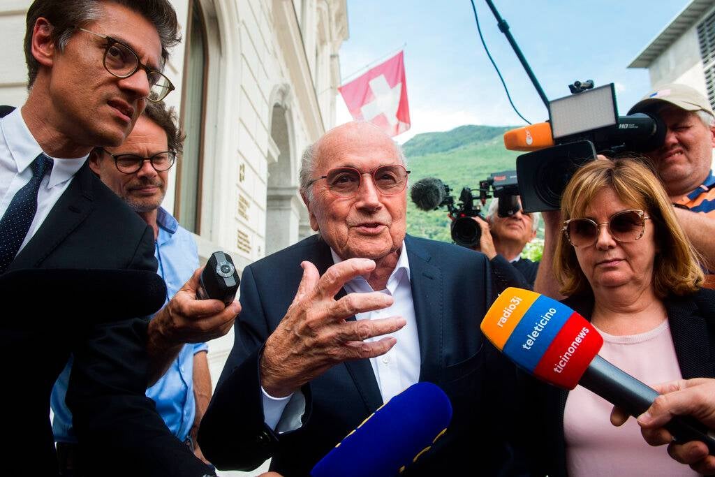 Blatter tras salir del juicio en Suiza