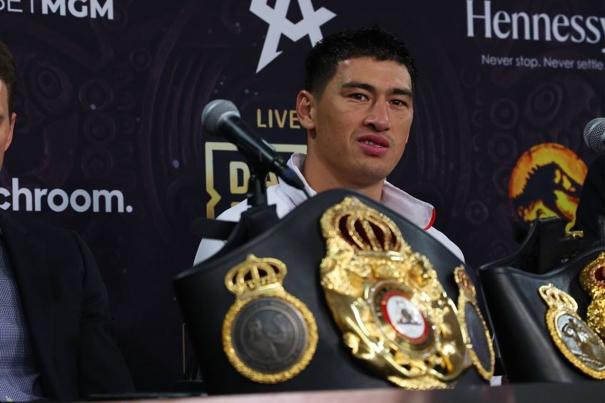 Dmitry Bivol en conferencia de prensa