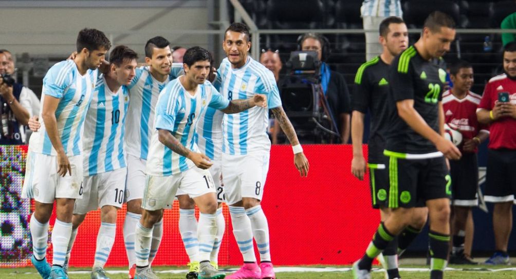 Jugadores de Argentina festejando un gol