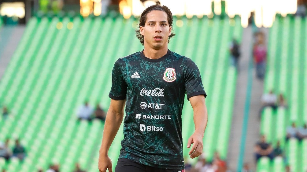 Diego Lainez previo a un partido con el Tri