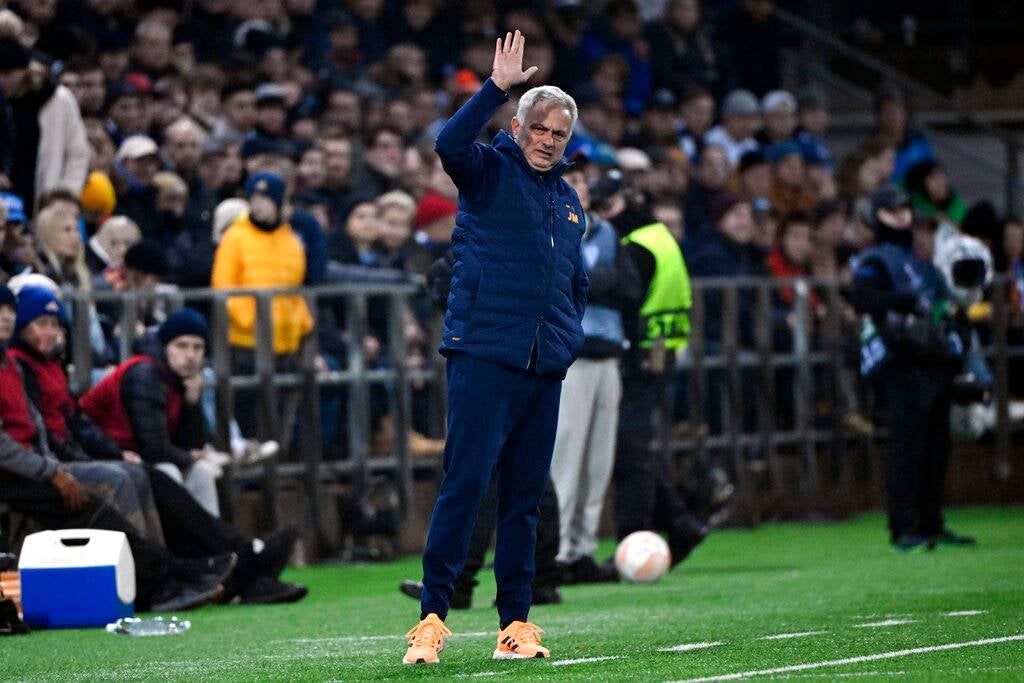 José Mourinho diriginedo en la Roma