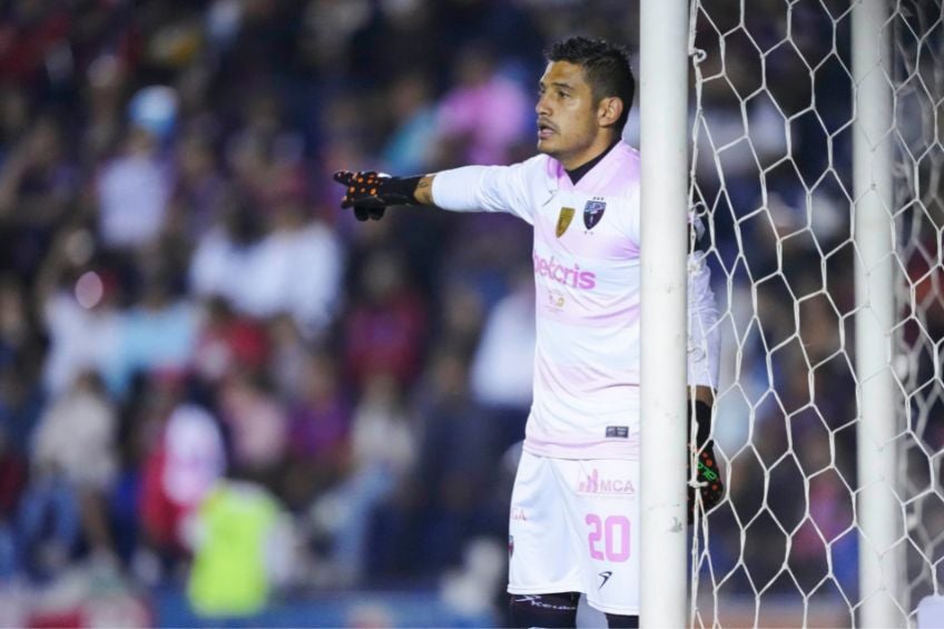 Humberto Hernández durante un partido del Atlante