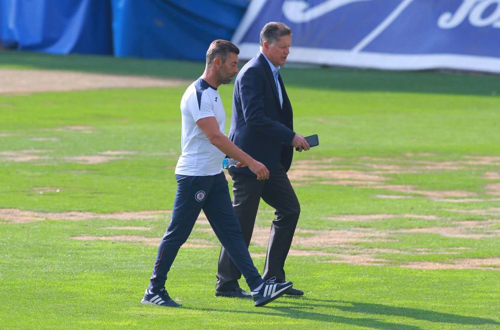 Ricardo Peláez junto a Pedro Caixinha 