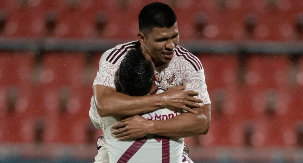 Jesús Gallardo festejando un gol