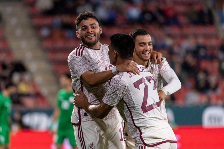 Jugadores de México festejando un gol