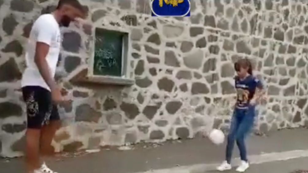 Diogo también bajó para dominar el balón con la pequeña Yamilette