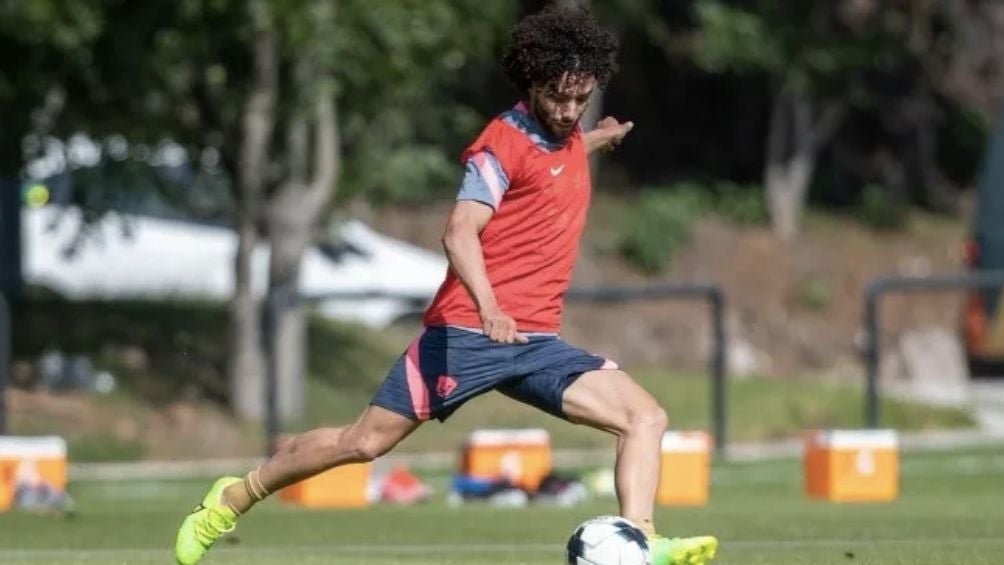 Chino Huerta entrenando con Pumas