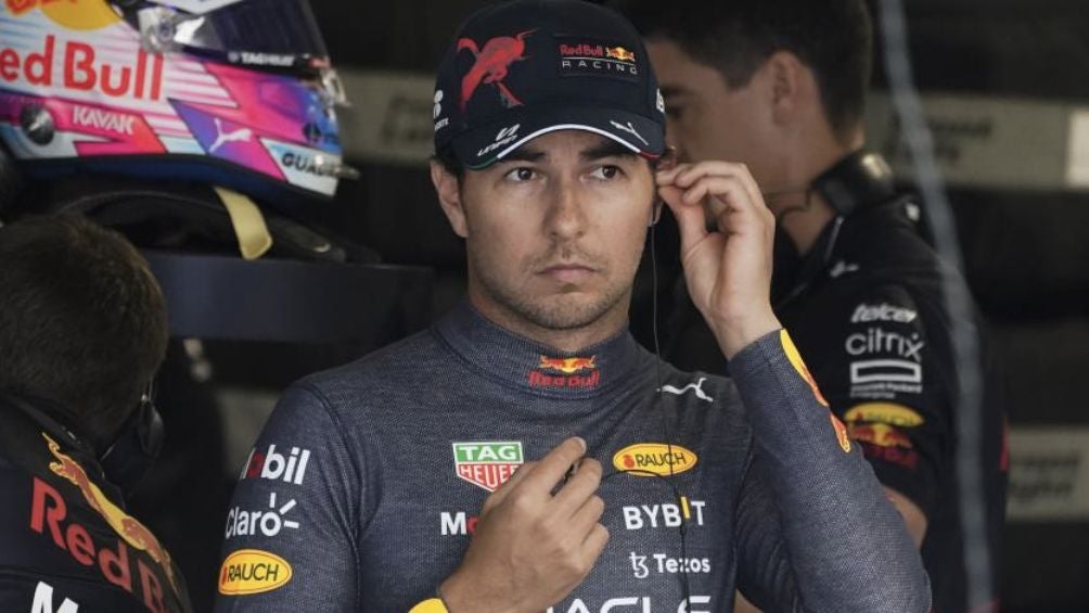 Pérez en el Pit Lane