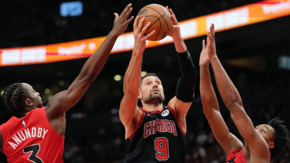 Vucevic cerca de encestar con los Bulls 