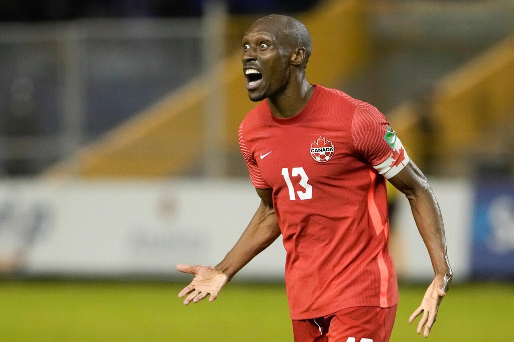 Atiba Hutchinson es el capitán de Canadá