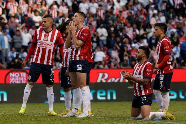 Jugadores de Chivas en lamento