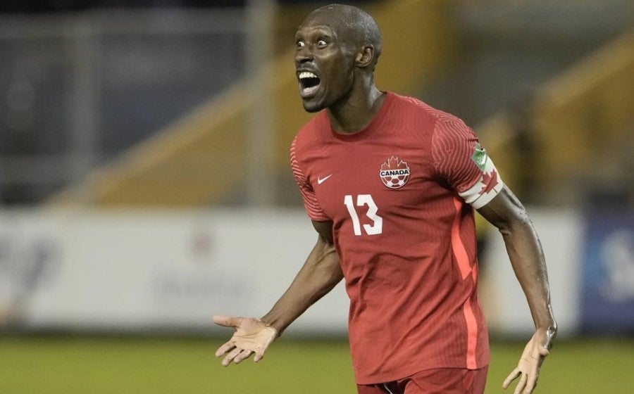 Atiba Hutchinson en juego con Canadá