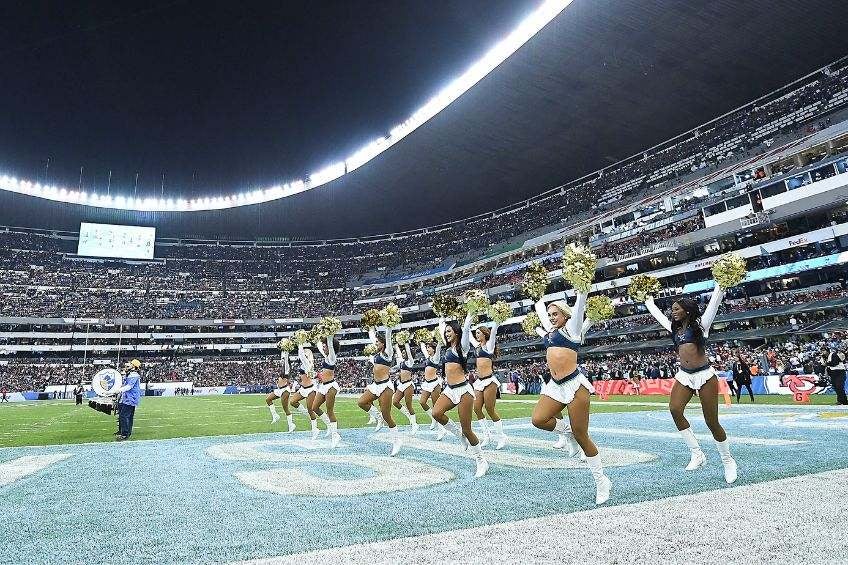 Porristas de la NFL durante un partido en el Estadio Azteca