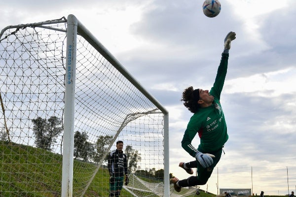 Memo Ochoa en entrenamiento 