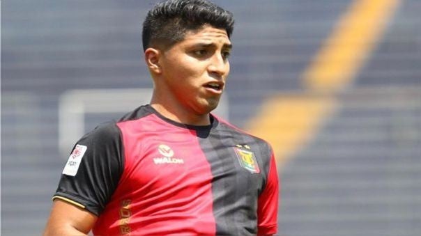 Luis Iberico en duelo con Melgar