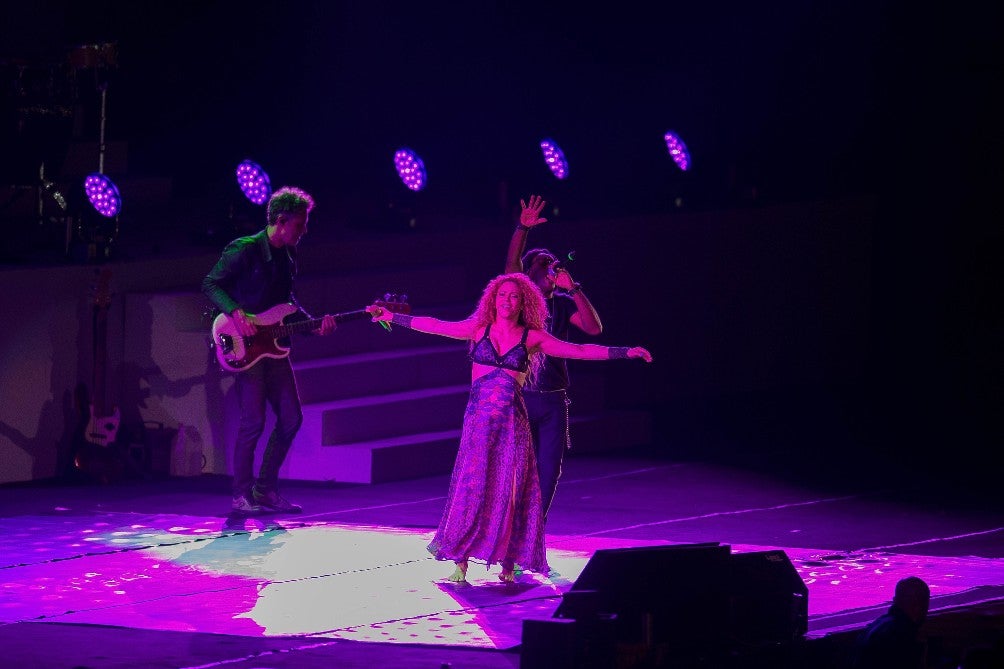 Shakira durante un show