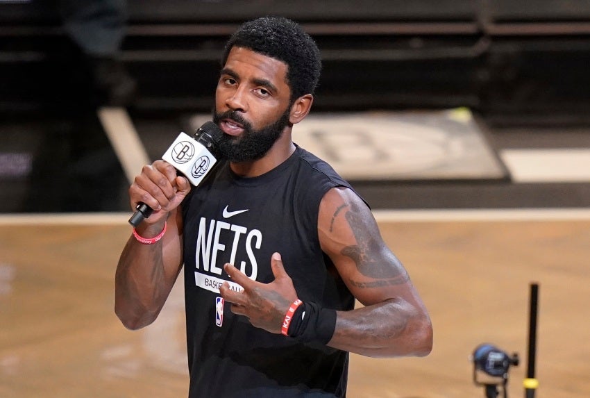 Kyrie Irving fue suspendido por los Nets