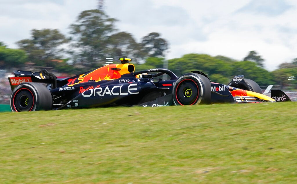 Checo Pérez corriendo para Red Bull