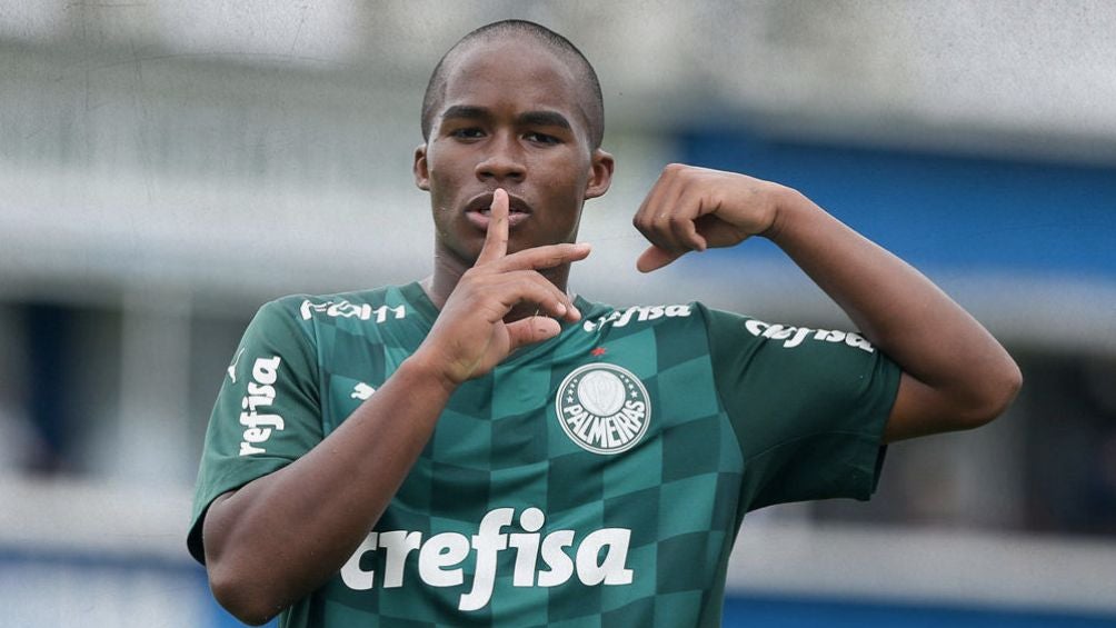 Endrick festeja con Palmeiras