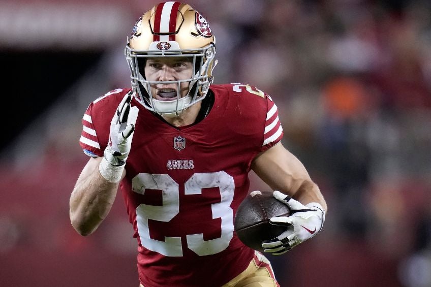 Christian McCaffrey durante un partido de los 49ers