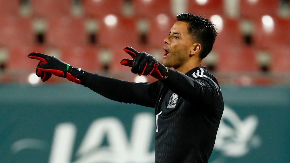 Alfredo Talavera durante un partido de México