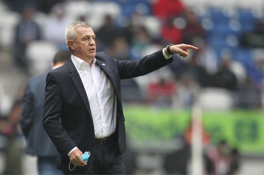 Javier Aguirre dirigiendo a Rayados 