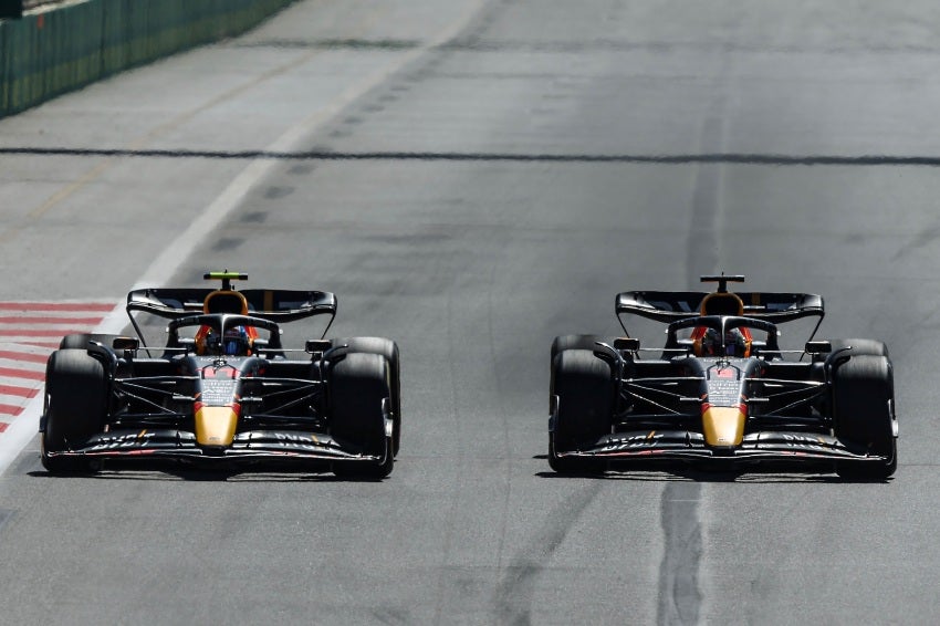 Checo Pérez y Verstappen en un GP de la F1