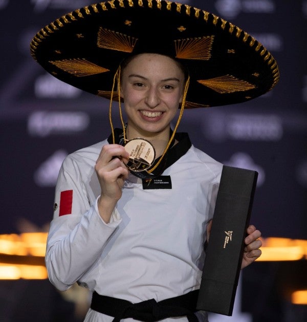 Daniela Souza celebra el Oro para México en taekwondo 