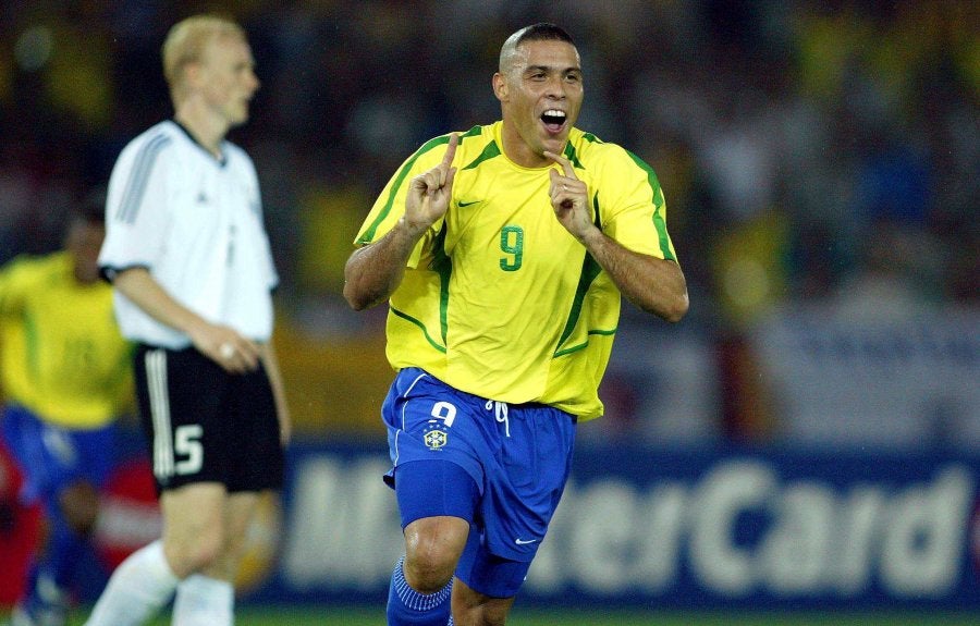 Ronaldo celebra gol en la Final ante Alemania en 2002