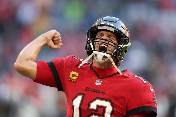 Tom Brady celebra con los Bucs