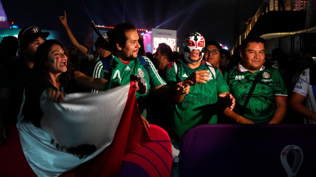 Aficionados mexicanos ya calientan el duelo entre México y Argentina 