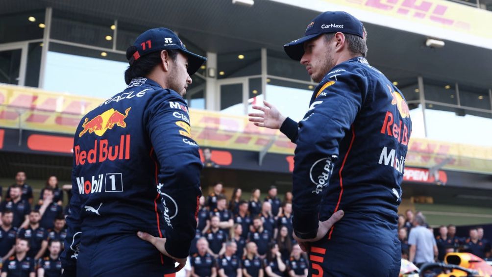 Checo y Max previo a una carrera