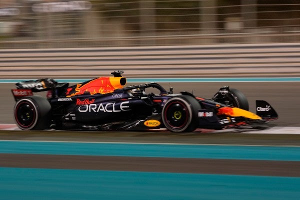 Max Verstappen con Red Bull en Abu Dabi