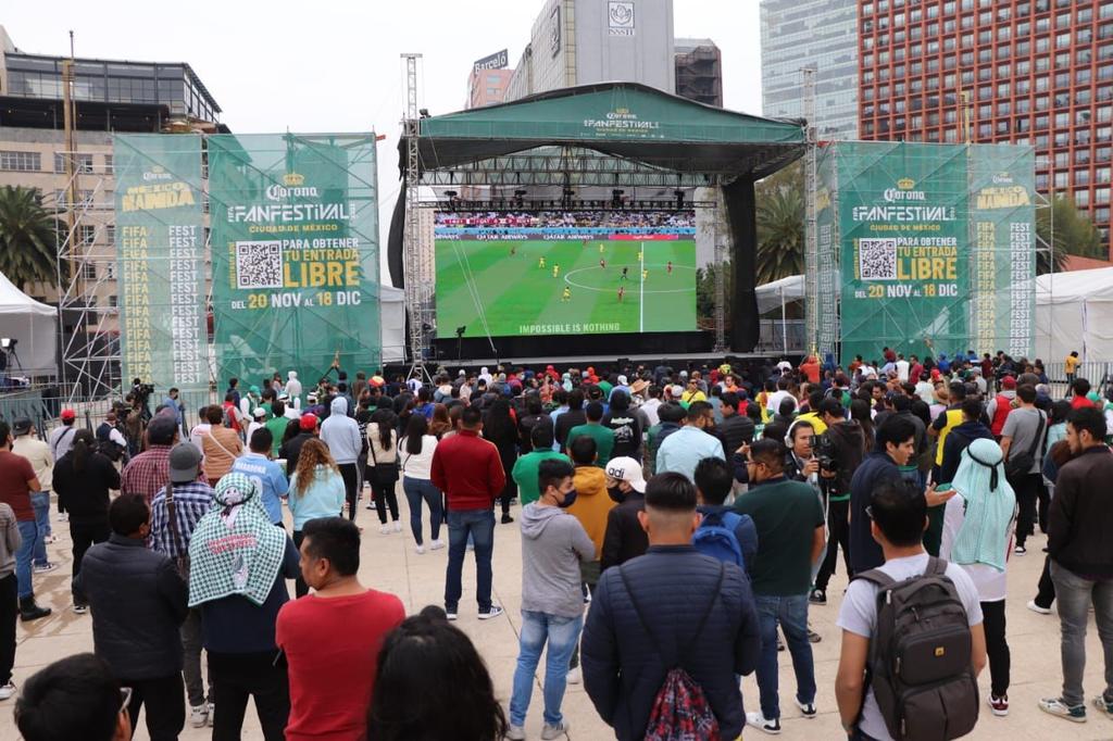 Fan Fest en el Monumentos a la Revolución