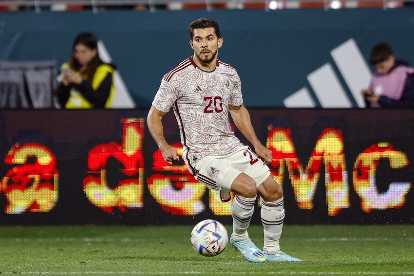 Henry Martín en un partido de México