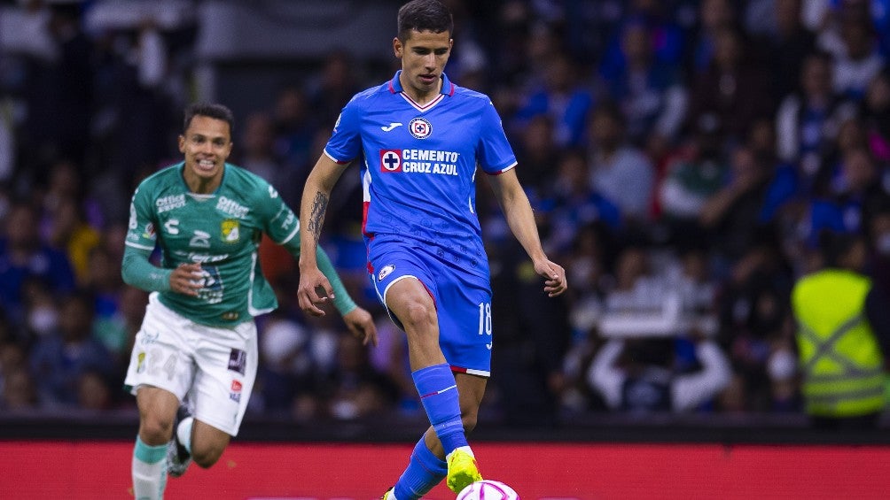 Rafael Guerrero en acción con Cruz Azul